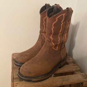Men’s pull on boots barely worn !